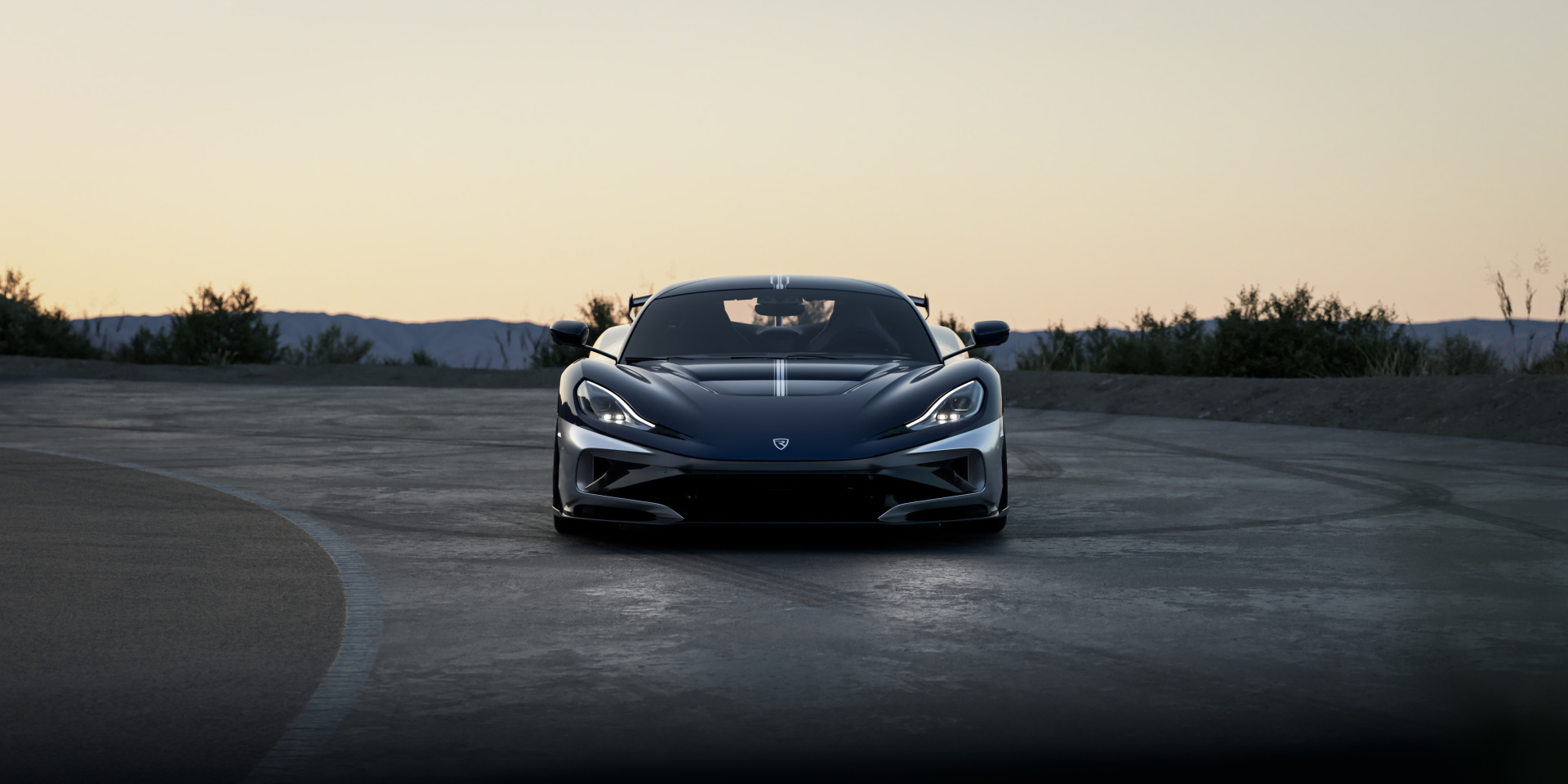 SMALL_nevera-r-founder-s-edition-1